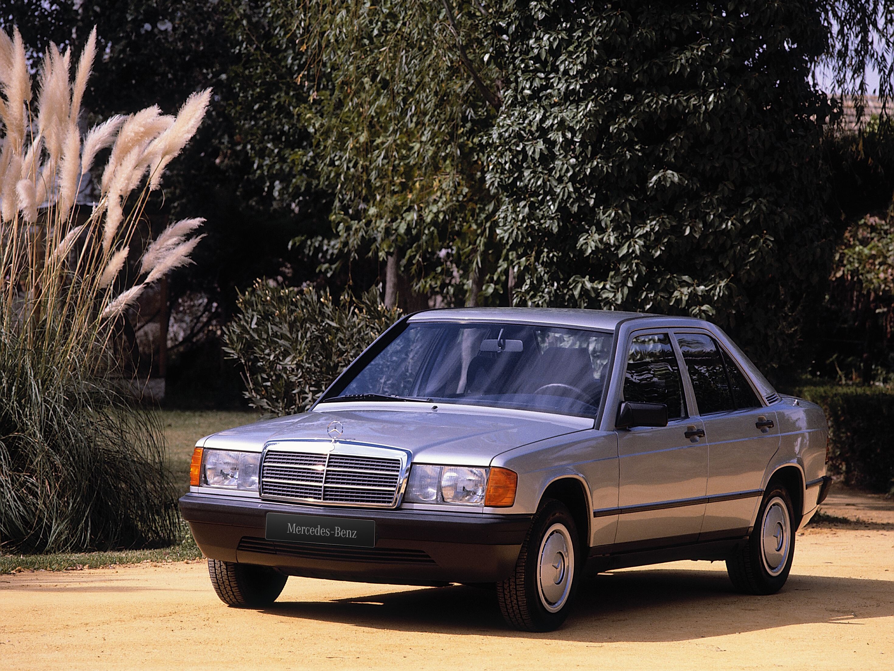 Mercedes-Benz 190 E, berlina compacta de la serie 201