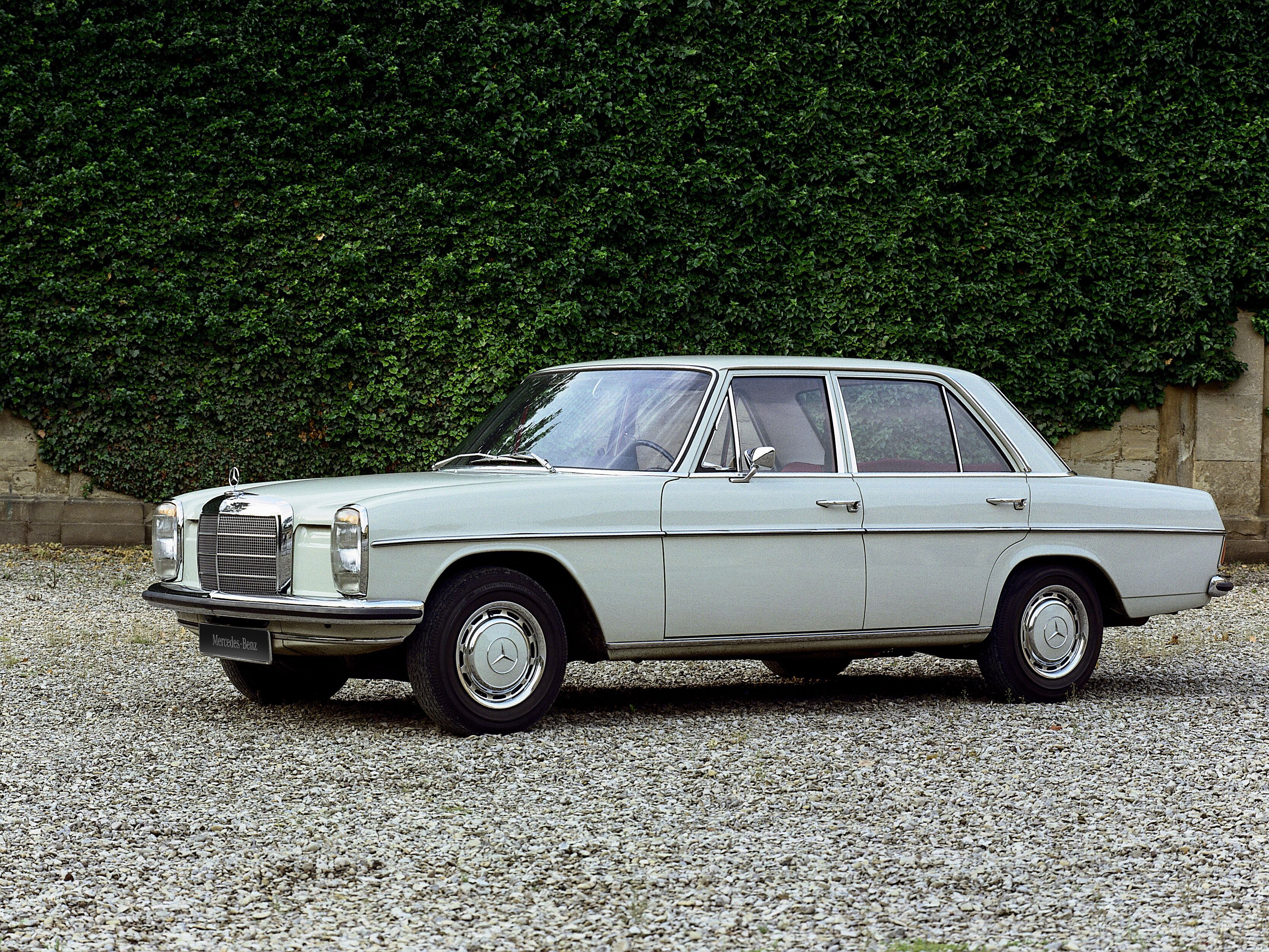 Mercedes-Benz 200, W 115 «Strich-Acht»