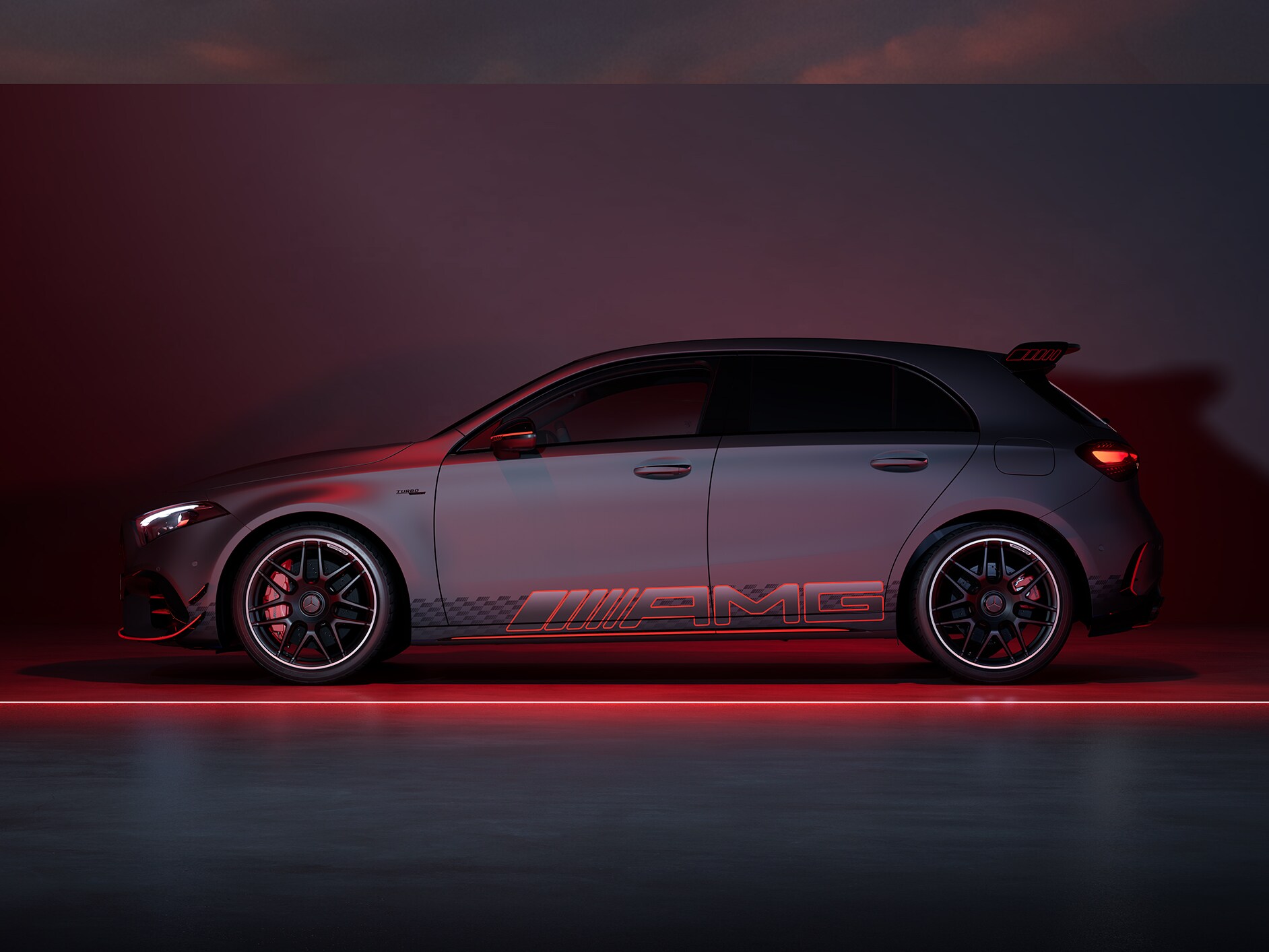 Vista frontal del modelo especial Mercedes-AMG A 45 S 4MATIC+ Street Style Edition.