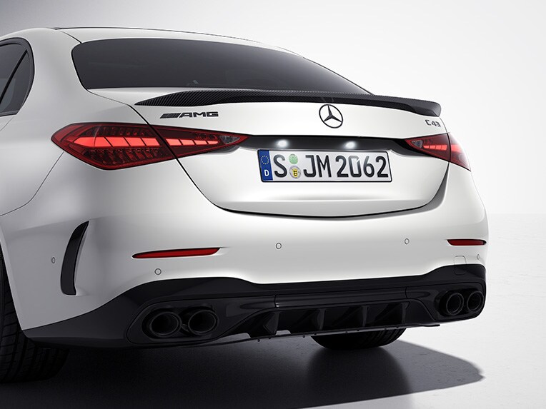 El paquete exterior de fibra de carbono AMG I y II de Clase C Sedán de Mercedes-AMG.