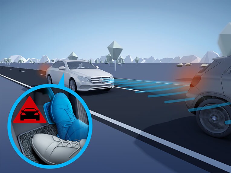 Ilustración del asistente de frenado activo de la GLB de Mercedes-Benz.