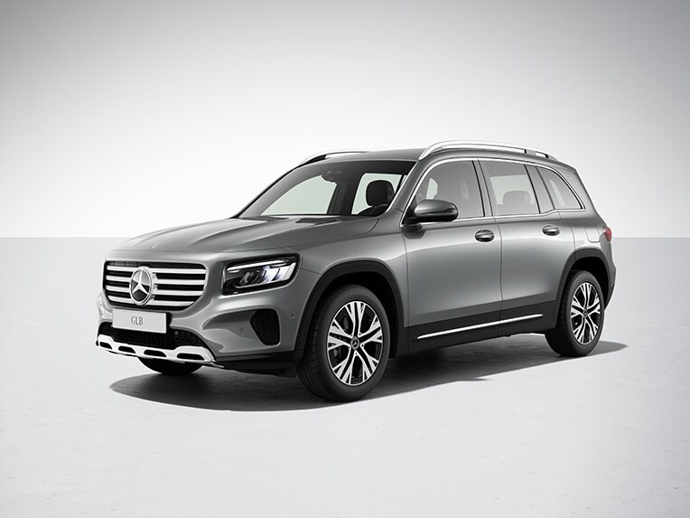 La línea de equipamiento Progressive en el exterior de la nueva GLB de Mercedes-Benz.