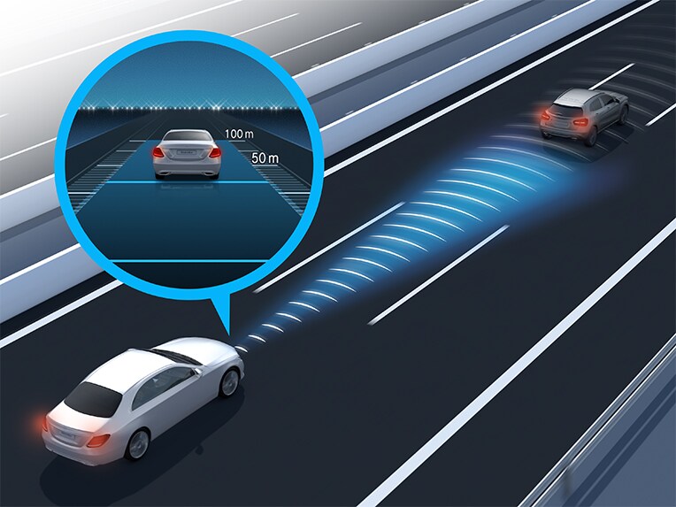Una ilustración del asistente activo de distancia DISTRONIC de la Mercedes-Benz GLE.