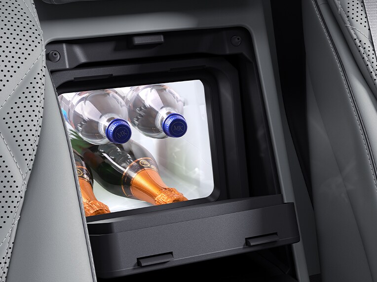 El compartimento refrigerado del Clase S Sedán de Mercedes-Benz.