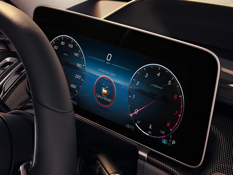 El visualizador del conductor 3D con ATTENTION ASSIST en el Clase S Sedán de Mercedes-Benz.