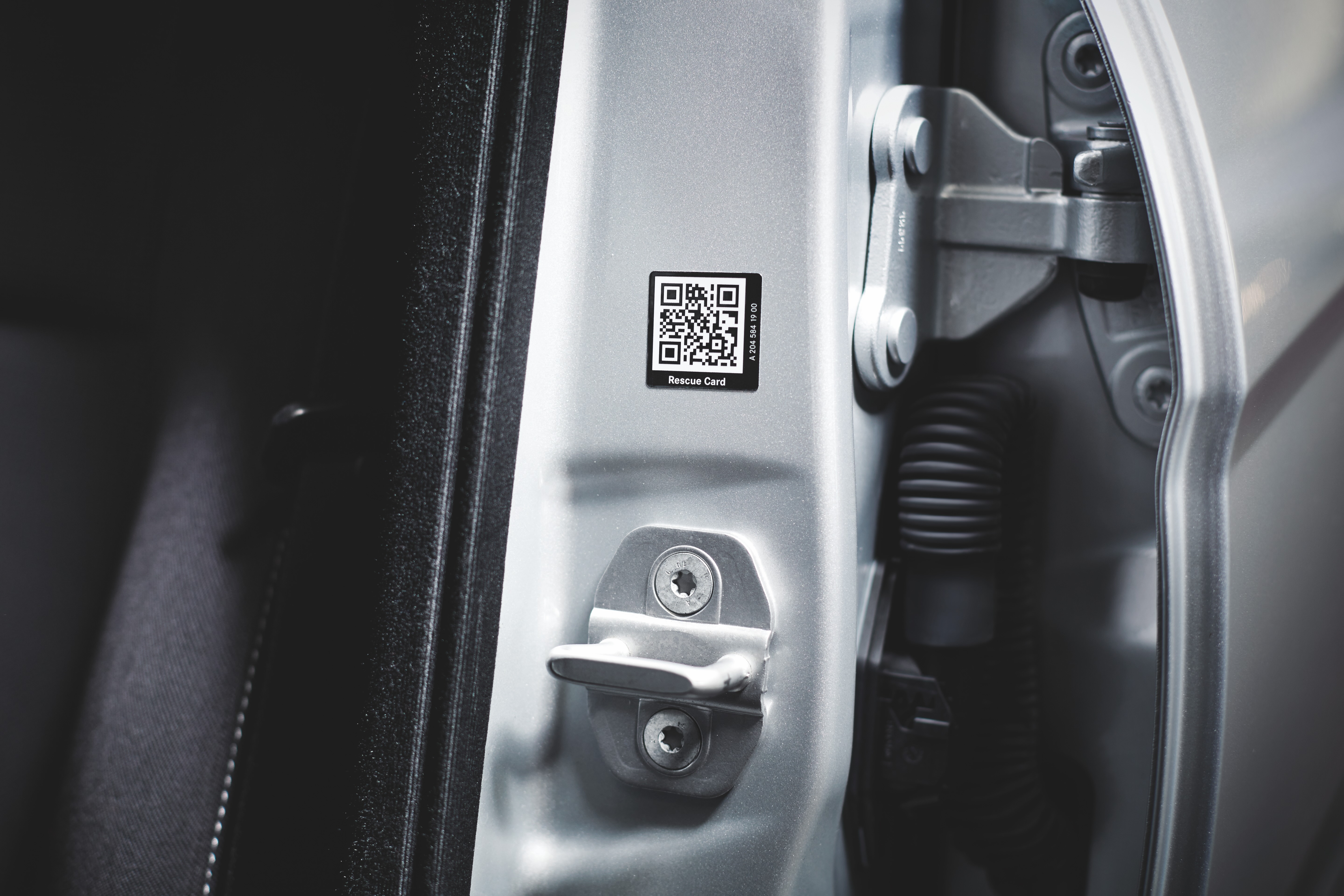 Asistencia en carretera y en caso de daños | Mercedes-Benz Pegatina de rescate