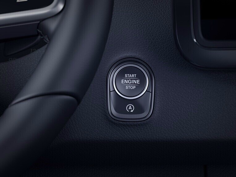 KEYLESS-START permite hacer arrancar el motor solo con pulsar la tecla de arranque y parada y pisando el pedal de freno o el embrague.