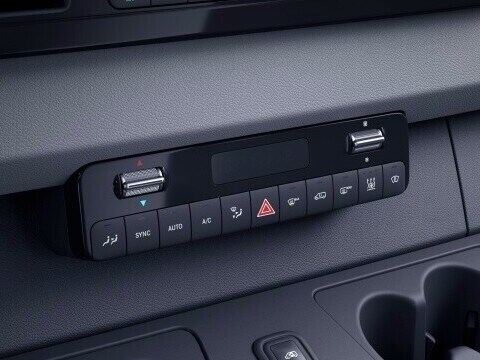 La climatización automática THERMOTRONIC proporciona automáticamente un clima constante de bienestar en el puesto del conductor.